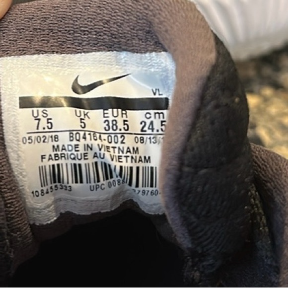 Nike Women's Alpha Huarache Turf 7.5 - Picture 3 of 5